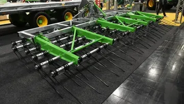 Joskin представил на Agritechnica 2025 новую пружинную борону Cropflex